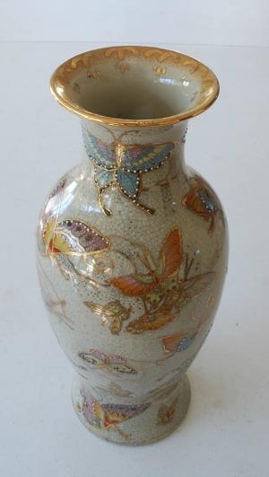 Jarrón Satsuma vintage con mariposa china en porcelana PDKBC